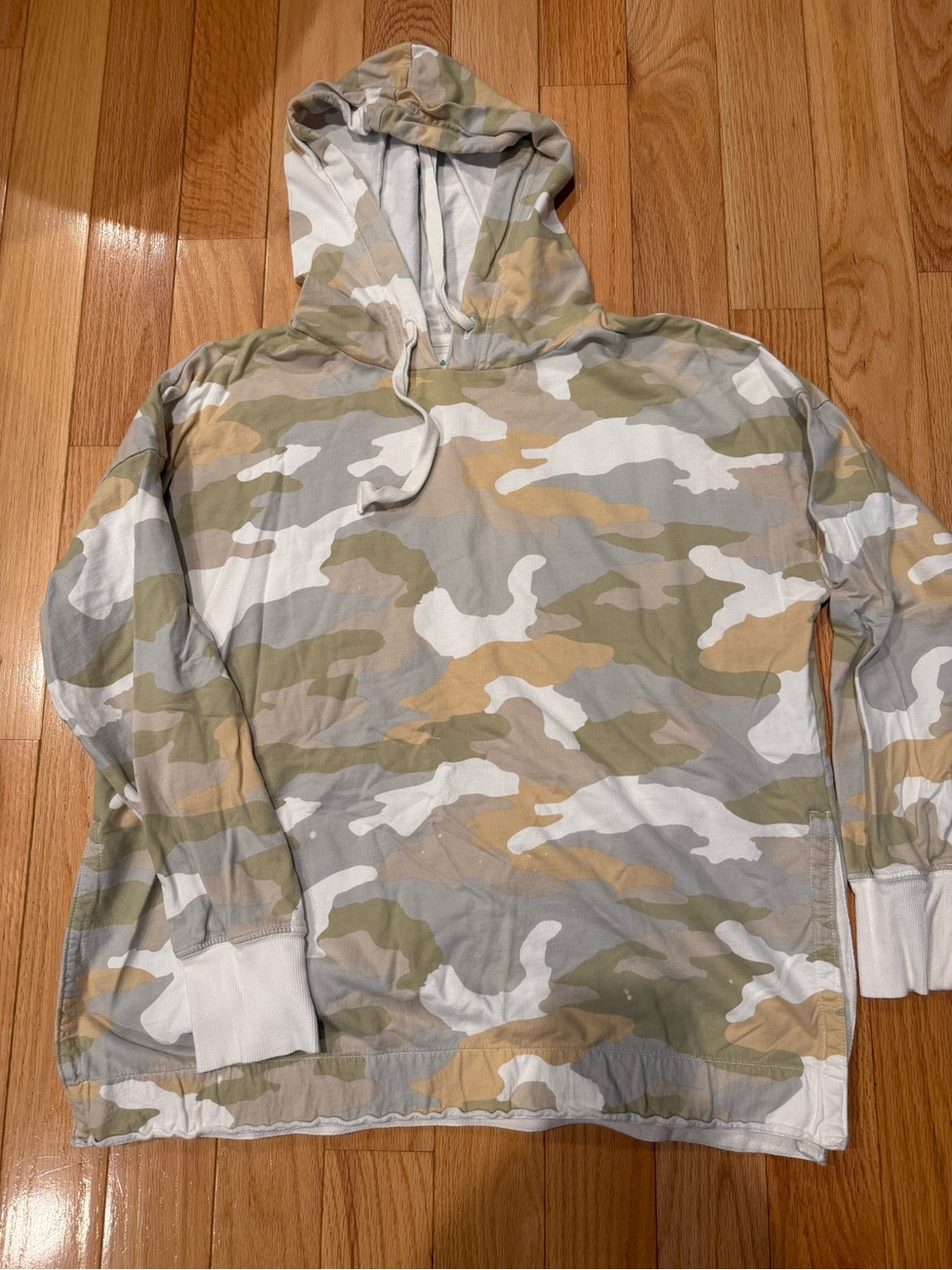aerie Women's Camo Hoodie in White, Tan, Green